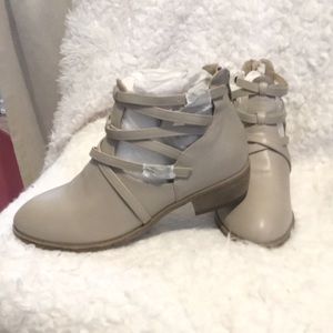 JG Journee Collection Block Heel booties. NEW